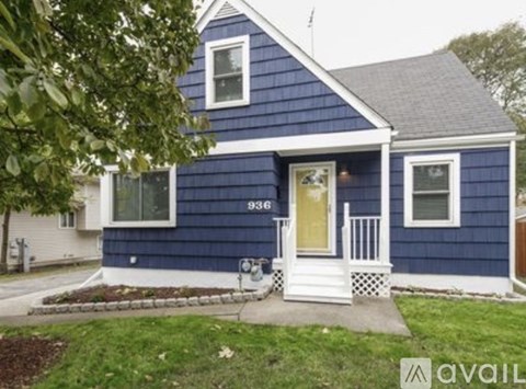 936 South Main Street 3 Beds Apartment for Rent