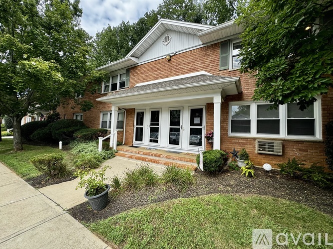 96 East Avenue 2 Beds Single Family Home for Rent - Photo gallery 1