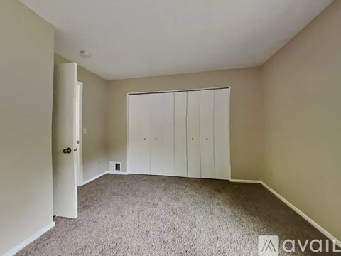 723 N Elmwood Dr 4 Beds Apartment for Rent