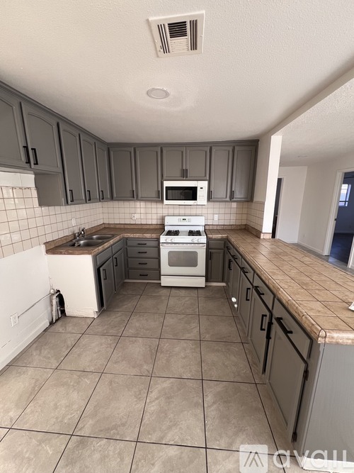 416 Mill Street 3 Beds Single Family Home for Rent - Photo gallery 4