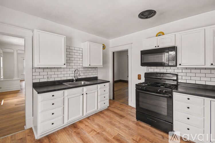 29 Coldbrook Street Northeast 2 Beds Apartment for Rent - Photo gallery 1