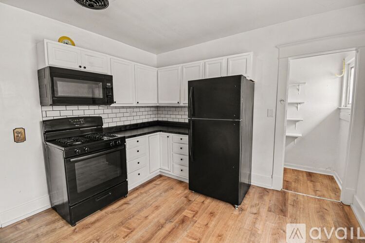 29 Coldbrook Street Northeast 2 Beds Apartment for Rent - Photo gallery 2