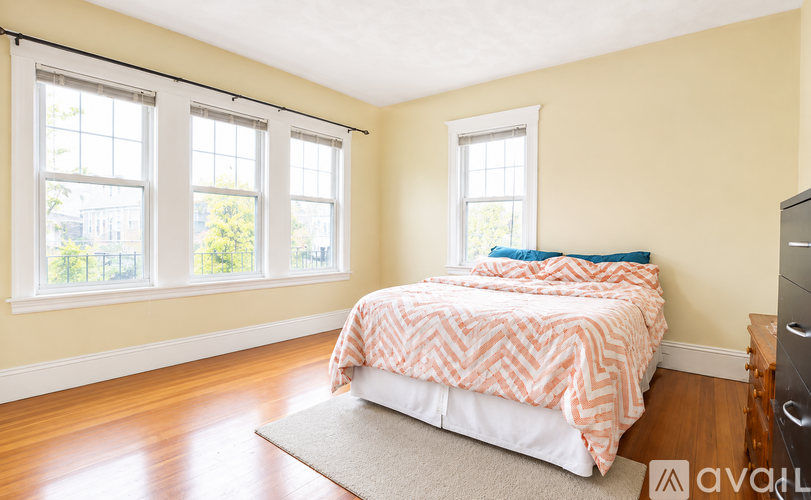 18 Hunnewell Ave 3 Beds Apartment for Rent - Photo gallery 4