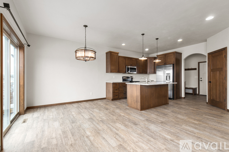 N1113 Craftsmen Ct 4 Beds Townhouse for Rent - Photo gallery 2