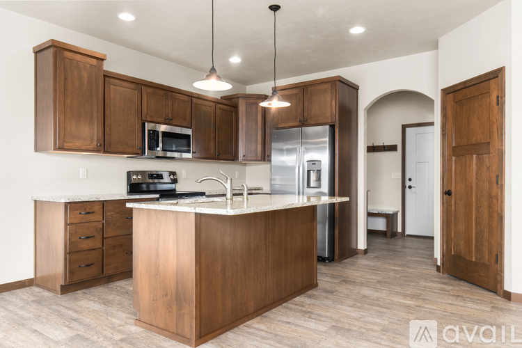 N1113 Craftsmen Ct 4 Beds Townhouse for Rent - Photo gallery 3