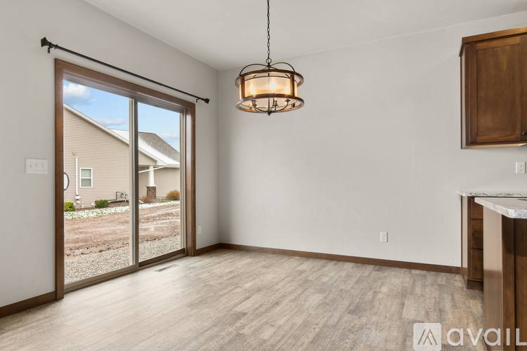 N1113 Craftsmen Ct 4 Beds Townhouse for Rent - Photo gallery 4