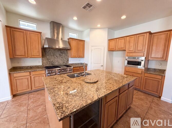 702 E Charlevoix Ave 5 Beds Single Family Home for Rent - Photo gallery 4
