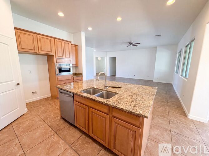 702 E Charlevoix Ave 5 Beds Single Family Home for Rent - Photo gallery 5