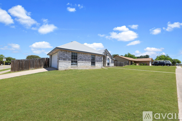 501 Weiss Dr 4 Beds Single Family Home for Rent - Photo gallery 2