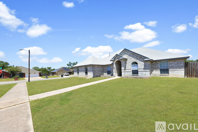 501 Weiss Dr 4 Beds Single Family Home for Rent - Photo gallery 3