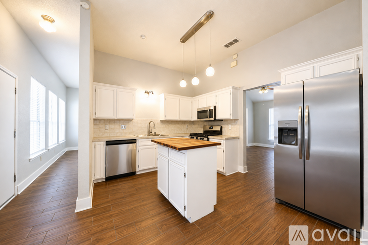 501 Weiss Dr 4 Beds Single Family Home for Rent - Photo gallery 4