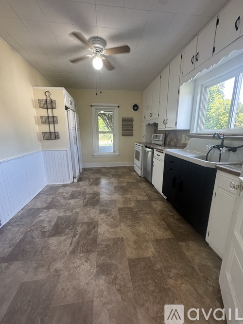 6231 Bristol Rd 4 Beds Single Family Home for Rent - Photo gallery 4