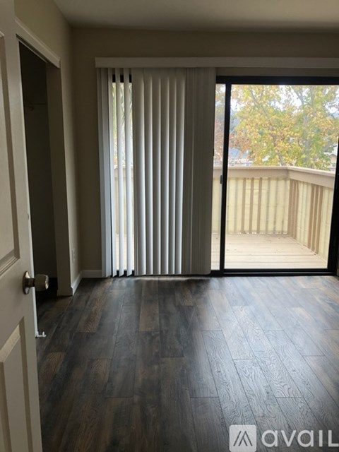 62 Village Circle Drive 3 Beds Apartment for Rent