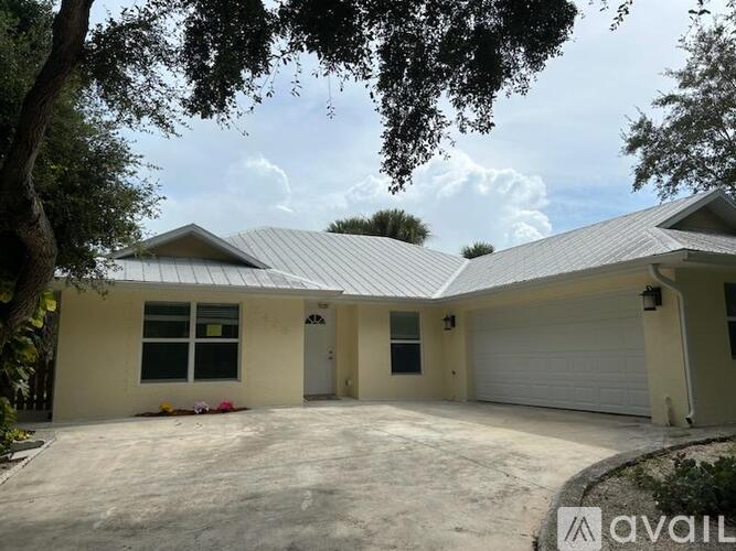 2426 Oak Drive 3 Beds Single Family Home for Rent - Photo gallery 1