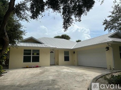 2426 Oak Drive 3 Beds Apartment for Rent
