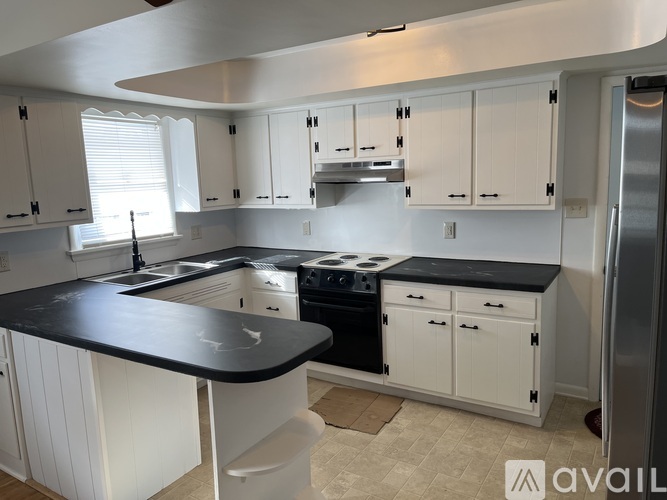 220 Tennyson Drive 3 Beds Single Family Home for Rent - Photo gallery 5