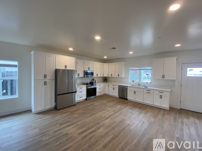 770 Delaware St 4 Beds Single Family Home for Rent - Photo gallery 5