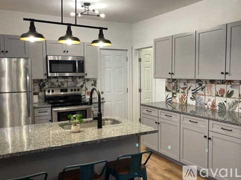 19 St John Ave 5 Beds Apartment for Rent