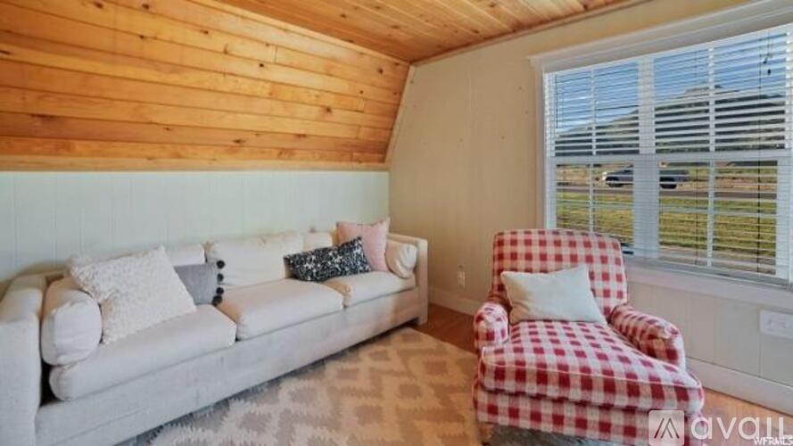 153 1050 N 3 Beds Single Family Home for Rent - Photo gallery 1