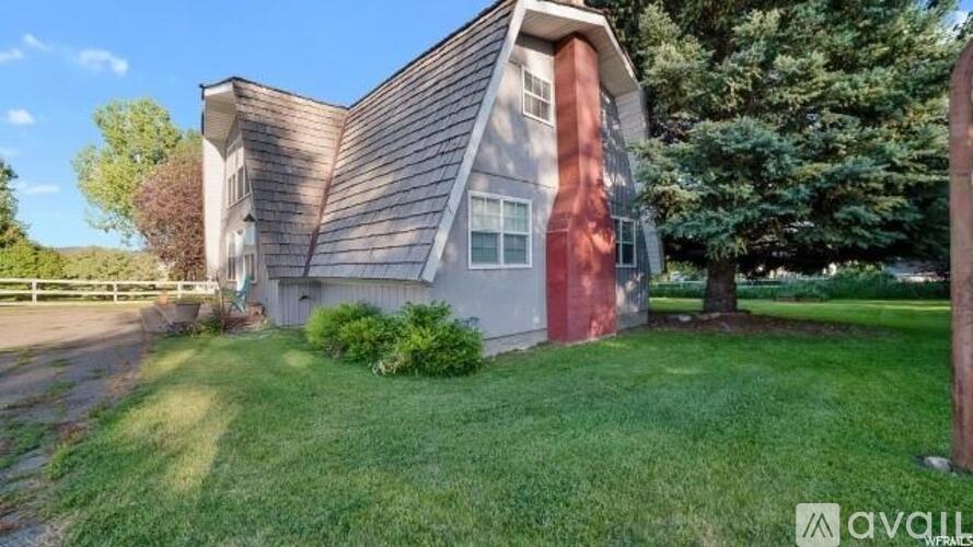 153 1050 N 3 Beds Single Family Home for Rent - Photo gallery 3