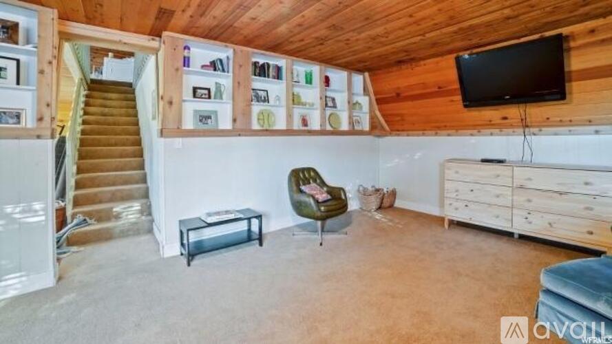 153 1050 N 3 Beds Single Family Home for Rent - Photo gallery 4
