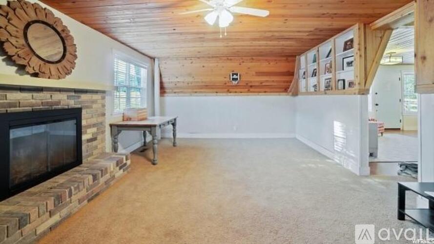 153 1050 N 3 Beds Single Family Home for Rent - Photo gallery 5