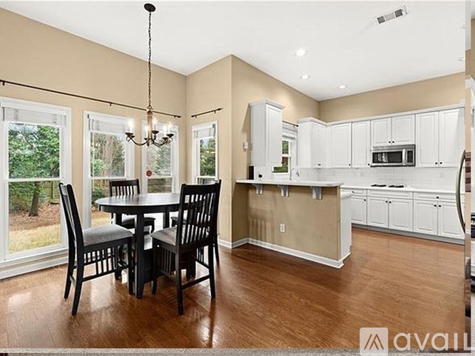 2208 Snug Harbor Northeast 4 Beds Single Family Home for Rent - Photo gallery 2