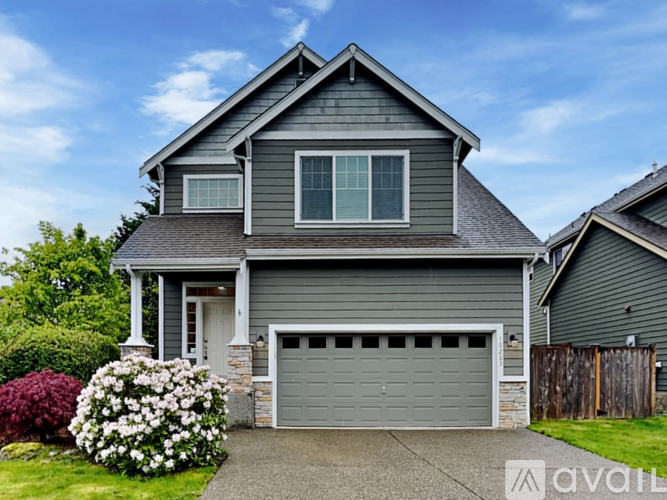 10202 185th Ave E 3 Beds Single Family Home for Rent - Photo gallery 1