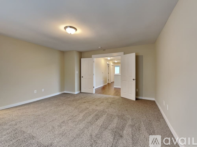 10202 185th Ave E 3 Beds Single Family Home for Rent - Photo gallery 2