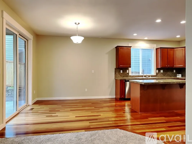 10202 185th Ave E 3 Beds Single Family Home for Rent - Photo gallery 5