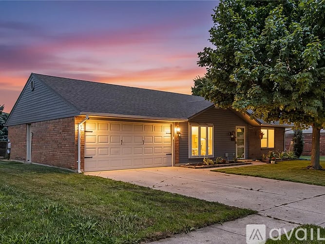 1221 Warwick Drive 3 Beds Single Family Home for Rent - Photo gallery 1