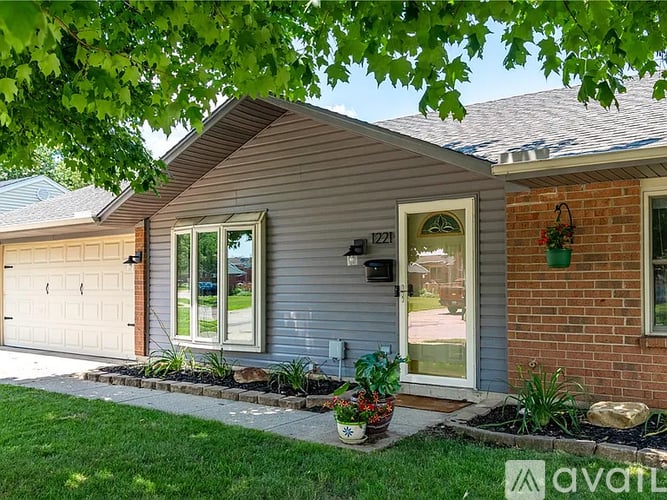 1221 Warwick Drive 3 Beds Single Family Home for Rent - Photo gallery 2