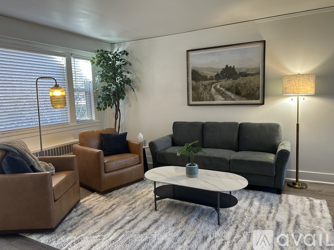 2010 42nd St 2 Beds Single Family Home for Rent - Photo gallery 2