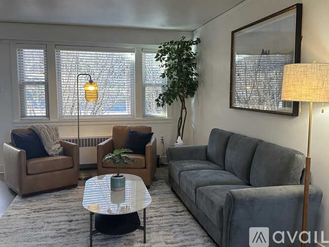 2010 42nd St 2 Beds Single Family Home for Rent - Photo gallery 3
