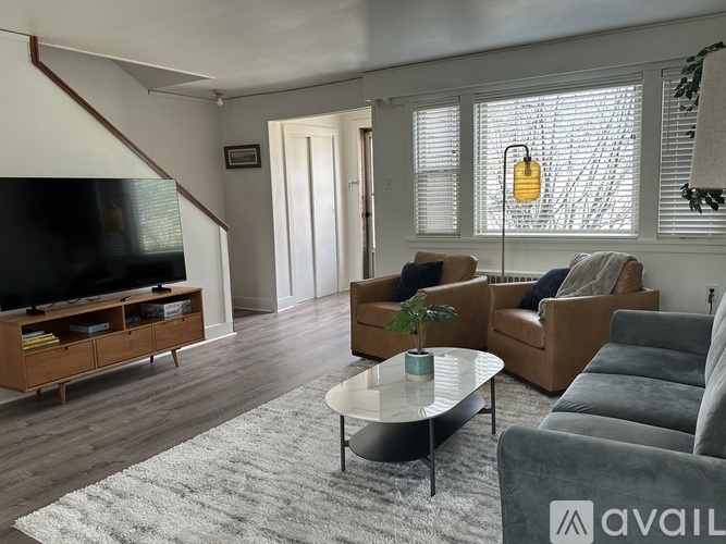 2010 42nd St 2 Beds Single Family Home for Rent - Photo gallery 5