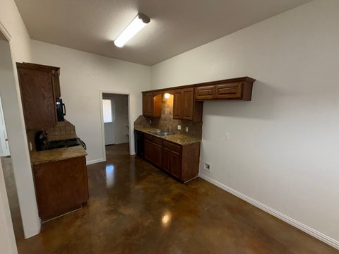 425 East Zenith 3 Beds Apartment for Rent