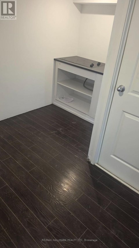 ROOM 2 - 888 KROSNO BOULEVARD 1 Apartment for Rent