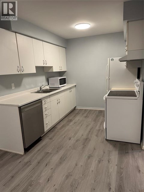 885 Carleton PLACE Unit# 3 3 Beds Apartment for Rent