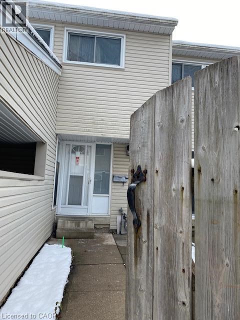 590 MILLBANK Drive Unit# 18 3 Beds Apartment for Rent