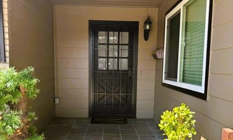 1913 College Ave 3 Beds Apartment for Rent
