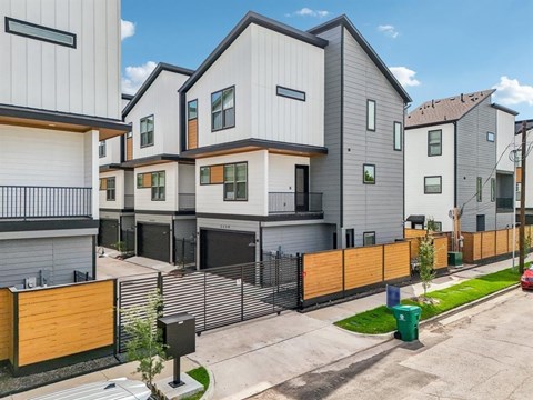 2339 Eagle Street 3 Beds Apartment for Rent