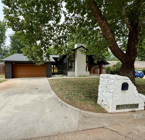 Long Point Properties 4 Beds Apartment for Rent