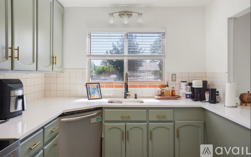 2665 S King St 3 Beds Single Family Home for Rent - Photo gallery 5