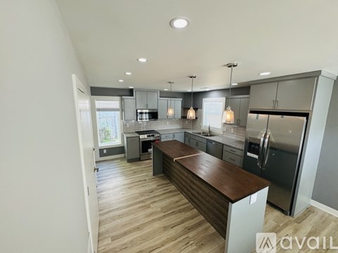 748 Seminary Street 2 Beds Apartment for Rent