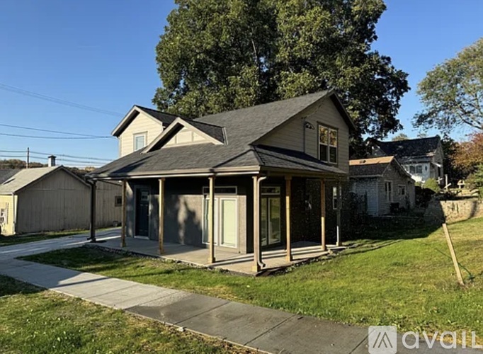 748 Seminary Street 2 Beds Single Family Home for Rent - Photo gallery 3