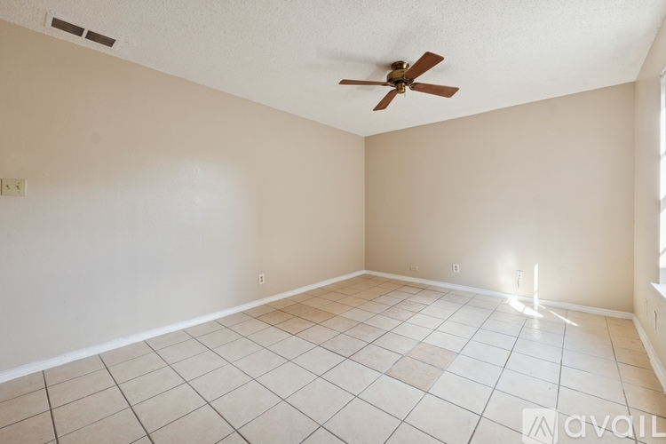 1400 Clamp Avenue 2 Beds Apartment for Rent - Photo gallery 3