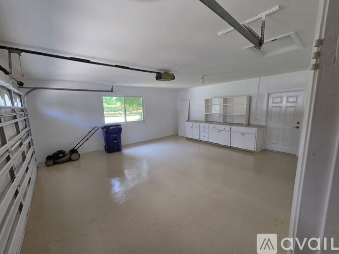 239 West Riverside Drive 3 Beds Single Family Home for Rent - Photo gallery 5