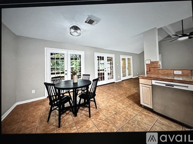 A dining room with a table and chairs is available for rent.