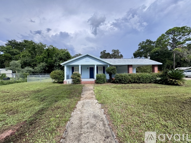 123 SE 1st St 3 Beds Single Family Home for Rent - Photo gallery 1