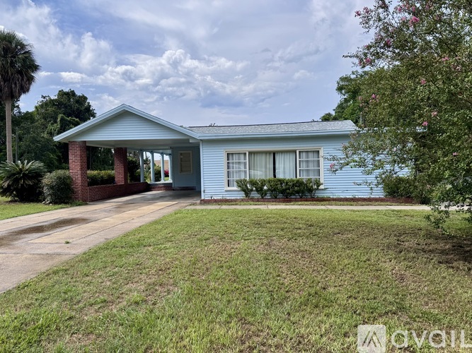 123 SE 1st St 3 Beds Single Family Home for Rent - Photo gallery 2